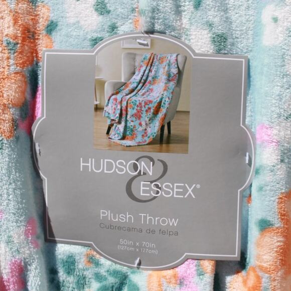 Hudson & Essex Plush Throw Spring Floral Ultra Soft Size 50 in X 70 in NEW - Picture 6 of 16